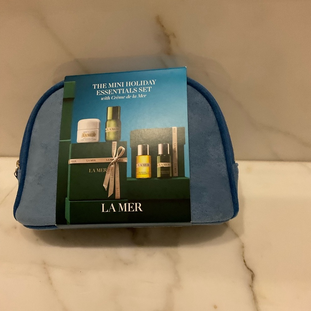 La Mer Blue Pouch with essential oil .